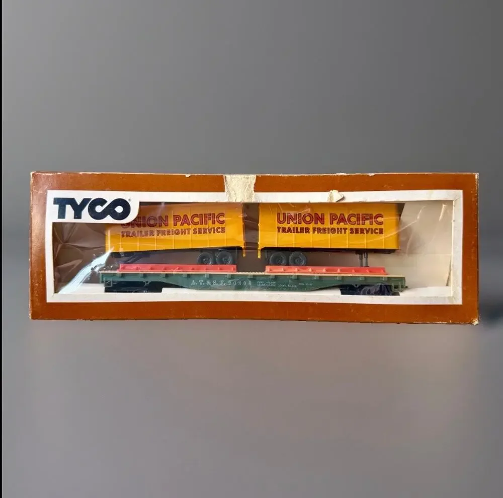 Vintage TYCO HO Scale ATSF Piggyback Flat Car w/ 2 Union Pacific Trailers Boxed